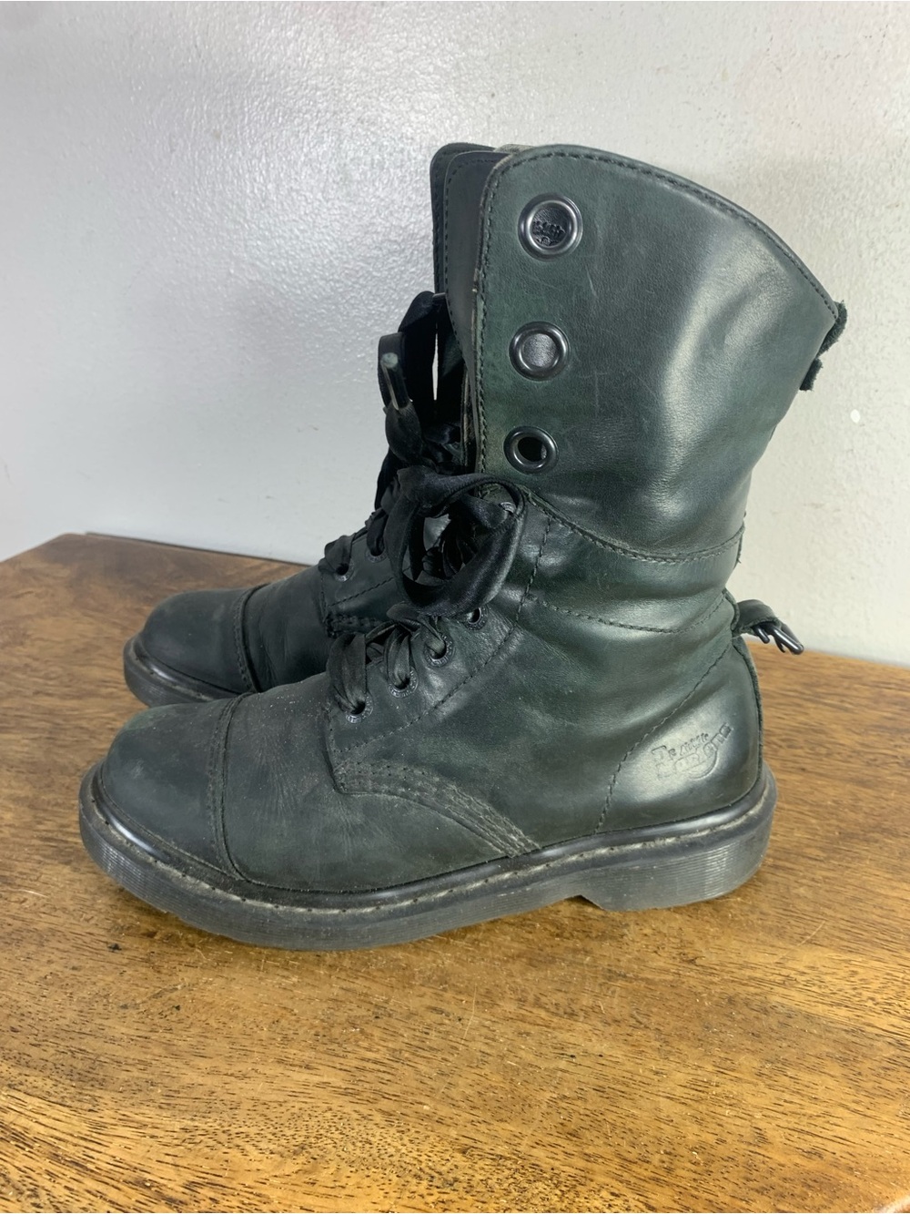 M
Vintage 90s Dr. Martens Black Leather Combat Boots – Lace-Up Ankle Boots